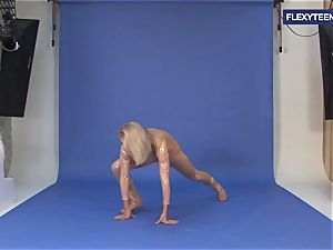 incredible naked gymnastics by Vetrodueva