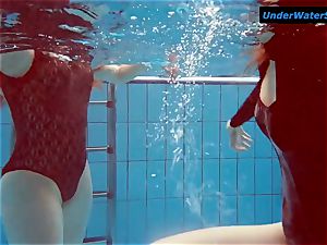 2 super-fucking-hot teenagers underwater